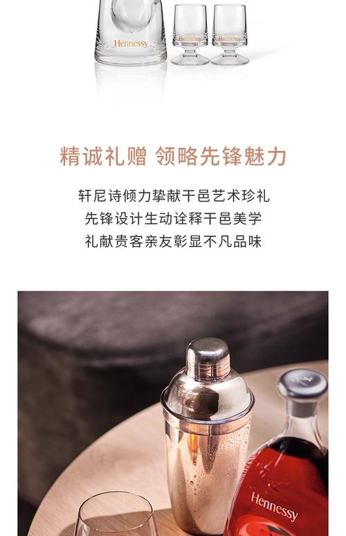 cue一下老詹!记者问杯子装得啥 小卡打趣:轩尼诗🍷