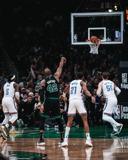 A-西蒙斯:高强度防守是需要在绿军达到的标准 努力融入防守体系