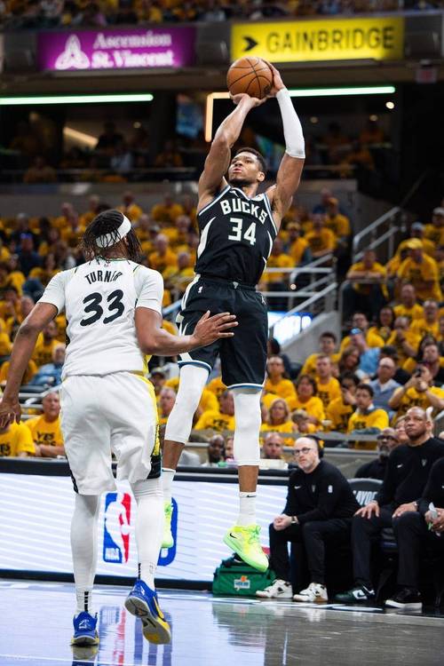 字母哥承认正面临交易的诱惑 但承诺保持职业性&新赛季决定未来