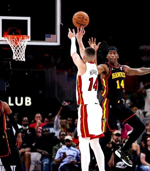 斯波：能感受到小米切尔防守端存在 他侵略性很强符合战术需求