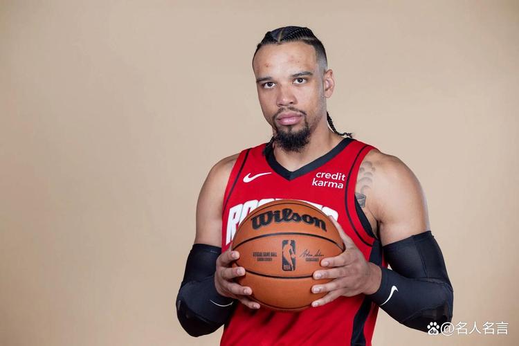 狄龙:我有四个拉布布&超喜欢它们 要给布克送一个当生日礼物