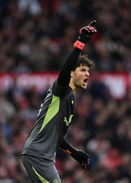 邮报:首秀表现抢眼,拉门斯已确立自己曼联一号门将的地位