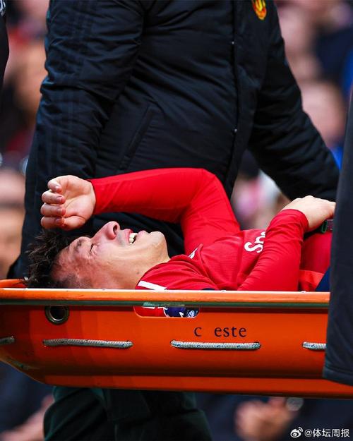 曼晚:曼联后卫利桑德罗已进入膝伤康复的最后阶段,即将加入合练