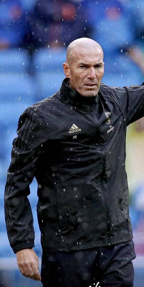 齐达内：迈尼昂是出色的门将，如果他加盟尤文我不会感到惊讶