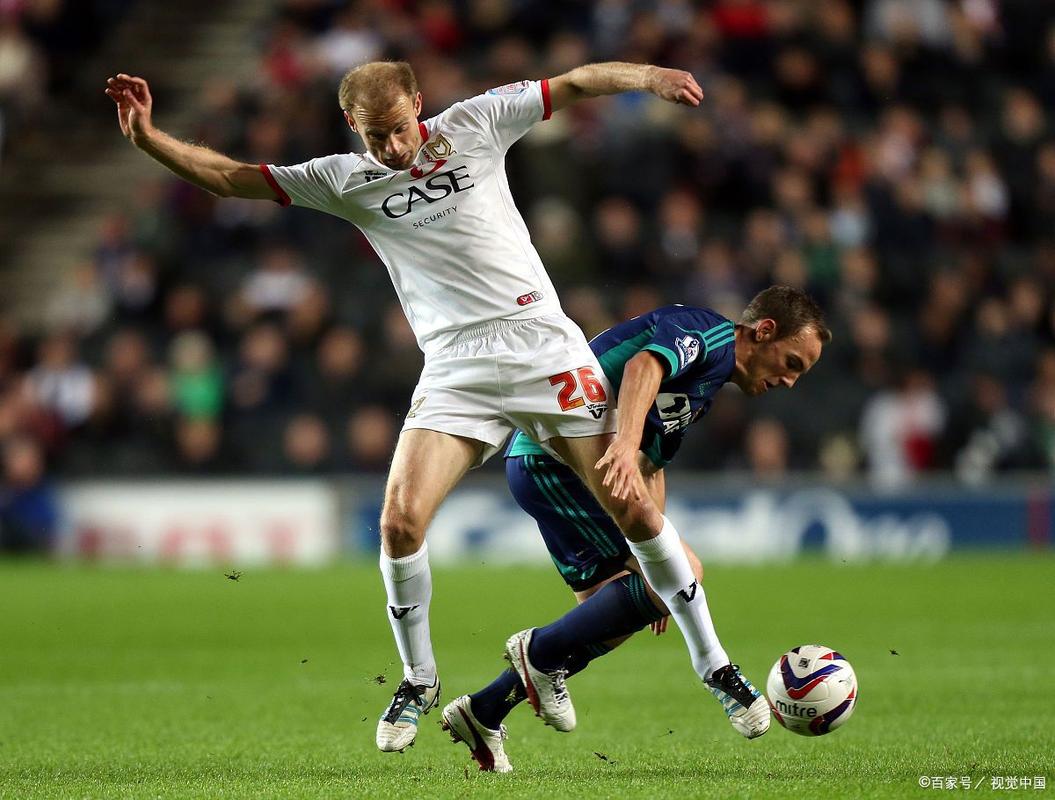 打的漂亮！凯恩左脚摆腿抽射远端死角破门，英格兰2-0领先