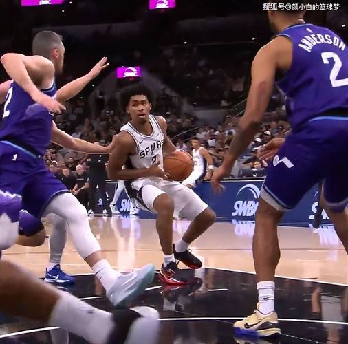 哈珀:文班亚马无所不能 有时候他的打法看起来像个控卫