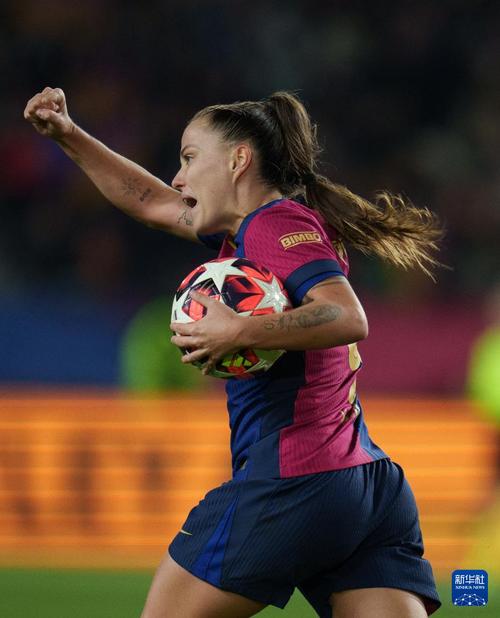 女足欧冠第二轮:罗马0-4巴萨、切尔西4-0巴黎FC,里昂、狼堡取胜