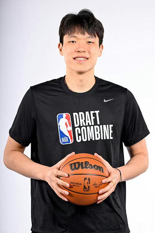 媒体人：杨瀚森新赛季被下放不会是常态 但他得适应奔波的情况