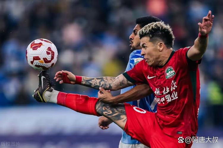 风云突变?杨一鸣被判肘击直红罚下,新鹏城领先1分钟后少打1人