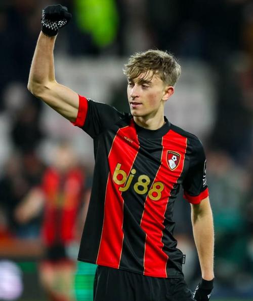 详细阅读:记者:伯恩茅斯准备从米兰买断A-希门尼斯,费用2000万+500万欧 记者:伯恩茅斯准备从米兰买断A-希门尼斯,费用2000万+500万欧