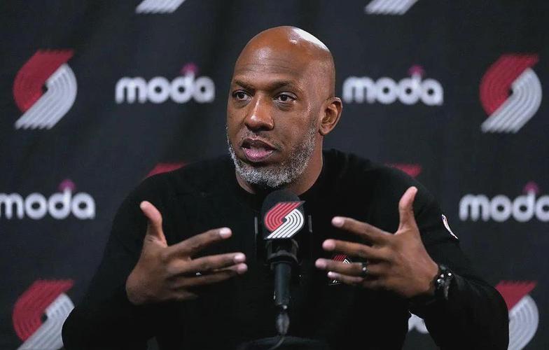 霍勒迪:刚到开拓者时比卢普斯帮了我大忙 听到他被捕我们都惊了