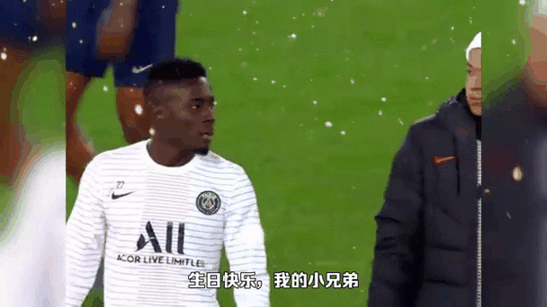 详细阅读:榜样!伊桑-姆巴佩祝贺哥哥领取欧洲金靴奖:为你骄傲 榜样!伊桑-姆巴佩祝贺哥哥领取欧洲金靴奖:为你骄傲