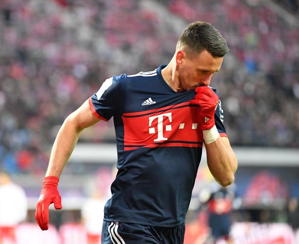 奥格斯堡球迷拉横幅抗议糟糕表现,瓦格纳:当然遗憾,但必须接受