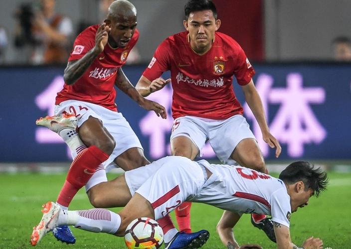 这球都没进！贺惯绝佳机会踢偏海牛再逃一劫，邓卓翔惊出表情包