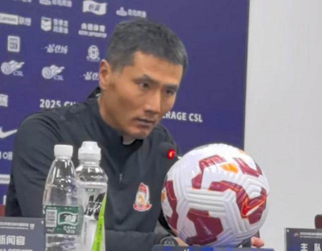 沪媒：邵佳一成年队执教时间太短 选聘模式难以找到合适的外教