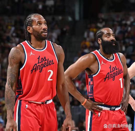 近况不佳&1胜8负！快船发布训练照：小卡给全队鼓劲 哈登心情不错