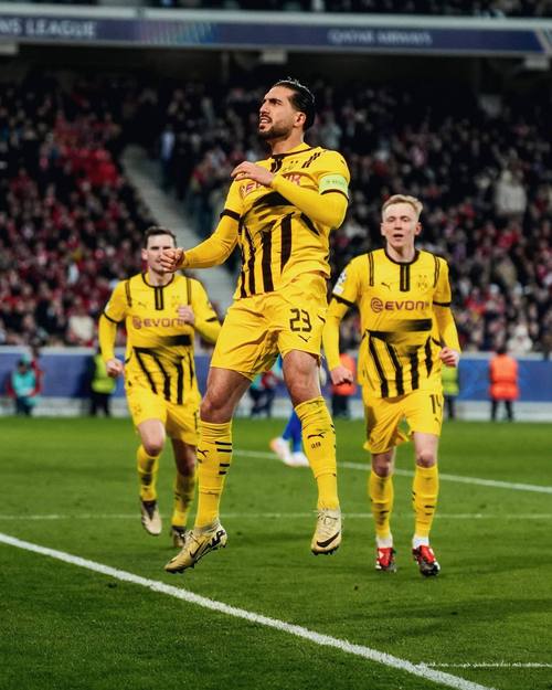 半场-多特蒙德2-0斯图加特 埃姆雷·詹点射破门拜尔补射