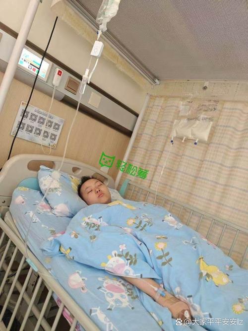 点赞!格纳布里、基米希前往医院肿瘤病房,看望患病儿童