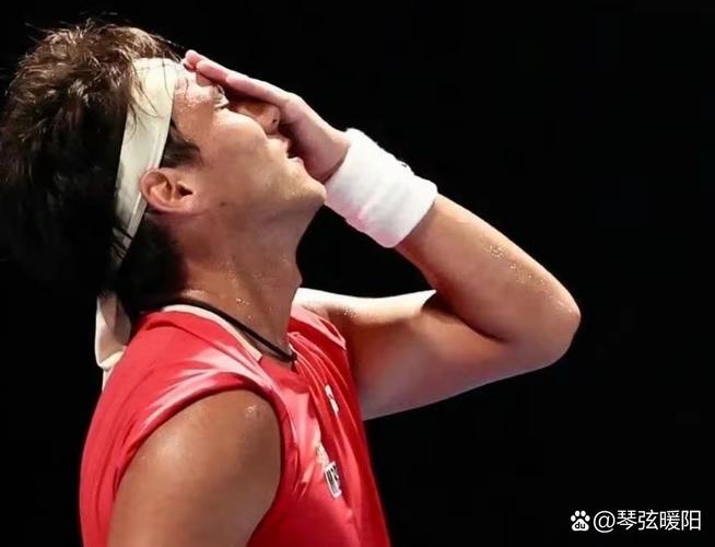 名场面！转播给到东帝汶球员特写：眼神空洞，若有所思