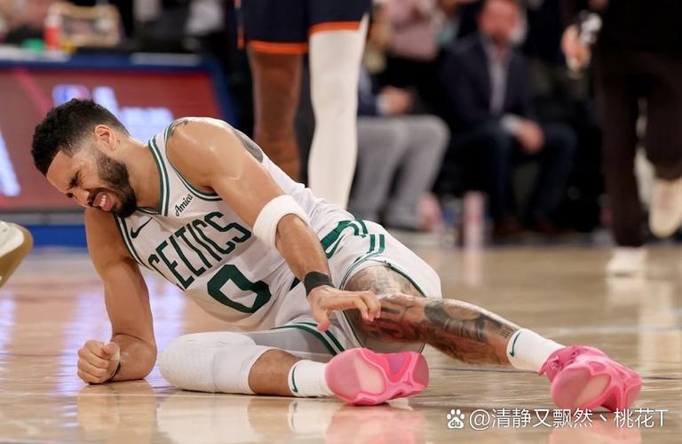 豪泽:塔图姆每天都在拼尽全力训练 虽然未登场但影响力贯穿全队