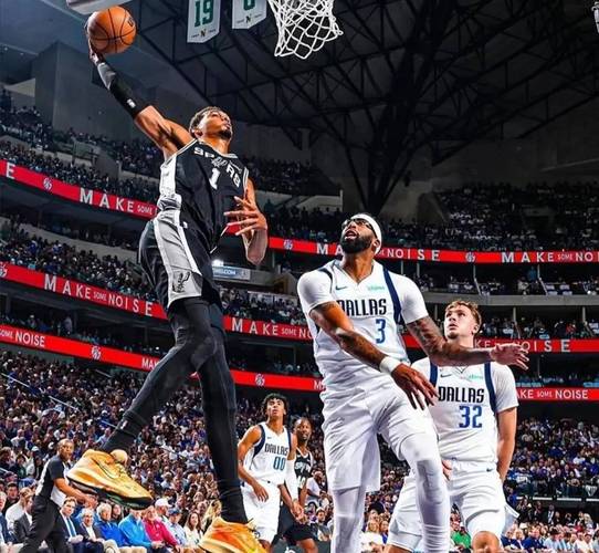 来而不往非礼也！JJJ强突上篮 被锡安飞身钉板大帽扇飞！