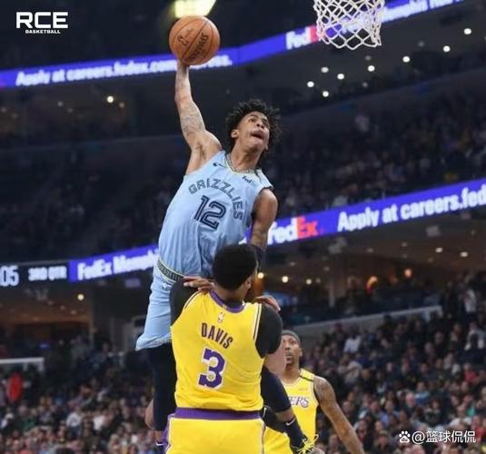 小里弗斯： 莫兰特好好打球少说话风评还能反转 就像欧文一样