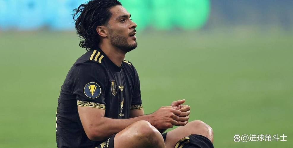 🤣真扣篮！希门尼斯前插高举双手扣篮攻门，被出示黄牌