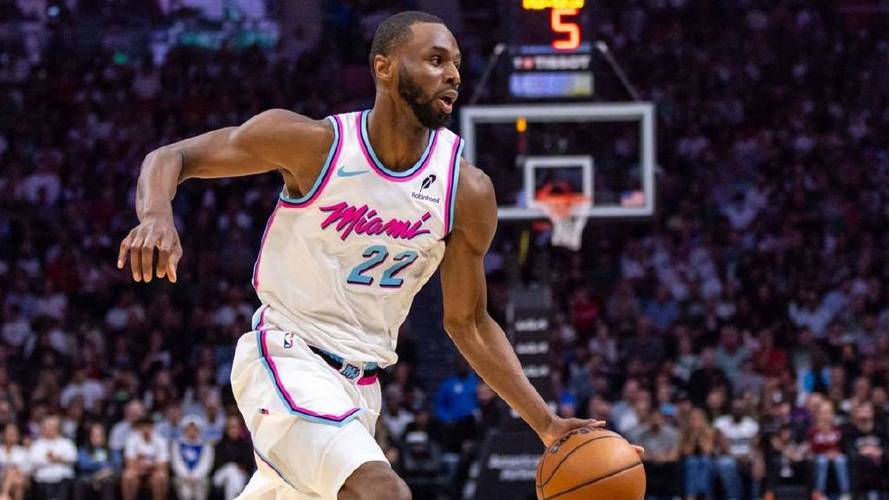 15中10砍下31分6板!斯波:维金斯针对侵略性防守及时做出了调整